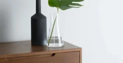Aparador compacto Jenson – Roble oscuro