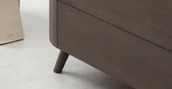 Cómoda con 5 Cajones Ada – Roble Oscuro