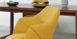 Juego de 2 sillas carver de comedor Lule – Amarillo y nogal