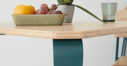 Mesa de Comedor Compacta Alma – Azul Cerceta y Fresno
