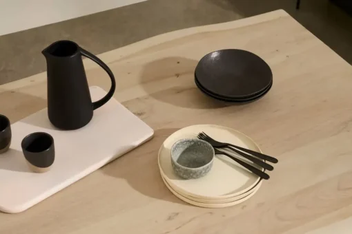 Mesa de Comedor Finro – Roble y Negro