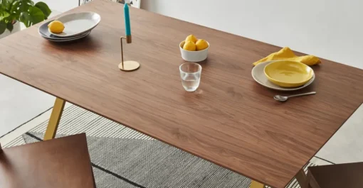 Mesa de Comedor Keaton – Nogal y Metal
