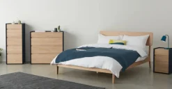Mesa de noche Stu – Efecto roble y azul océano