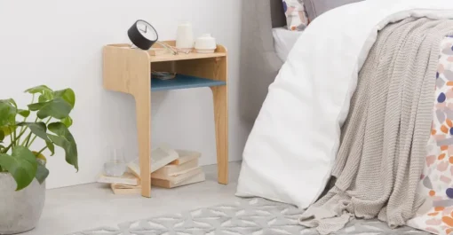 Mesa de noche Sway – Fresno y azul cerceta