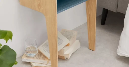 Mesa de noche Sway – Fresno y azul cerceta