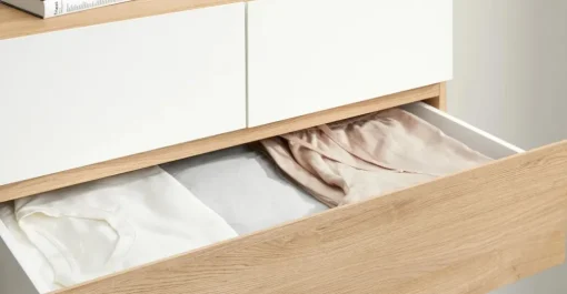 Cómoda Alta Hopkins – Efecto Roble y Blanco