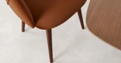 Juego de 2 sillas de comedor con reposabrazos Lule – Terciopelo naranja y nogal