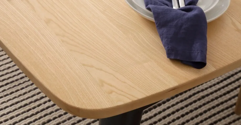 Mesa de Comedor Lena – Fresno y Negro