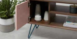 Mueble multimedia Dotty – Roble oscuro y rosa